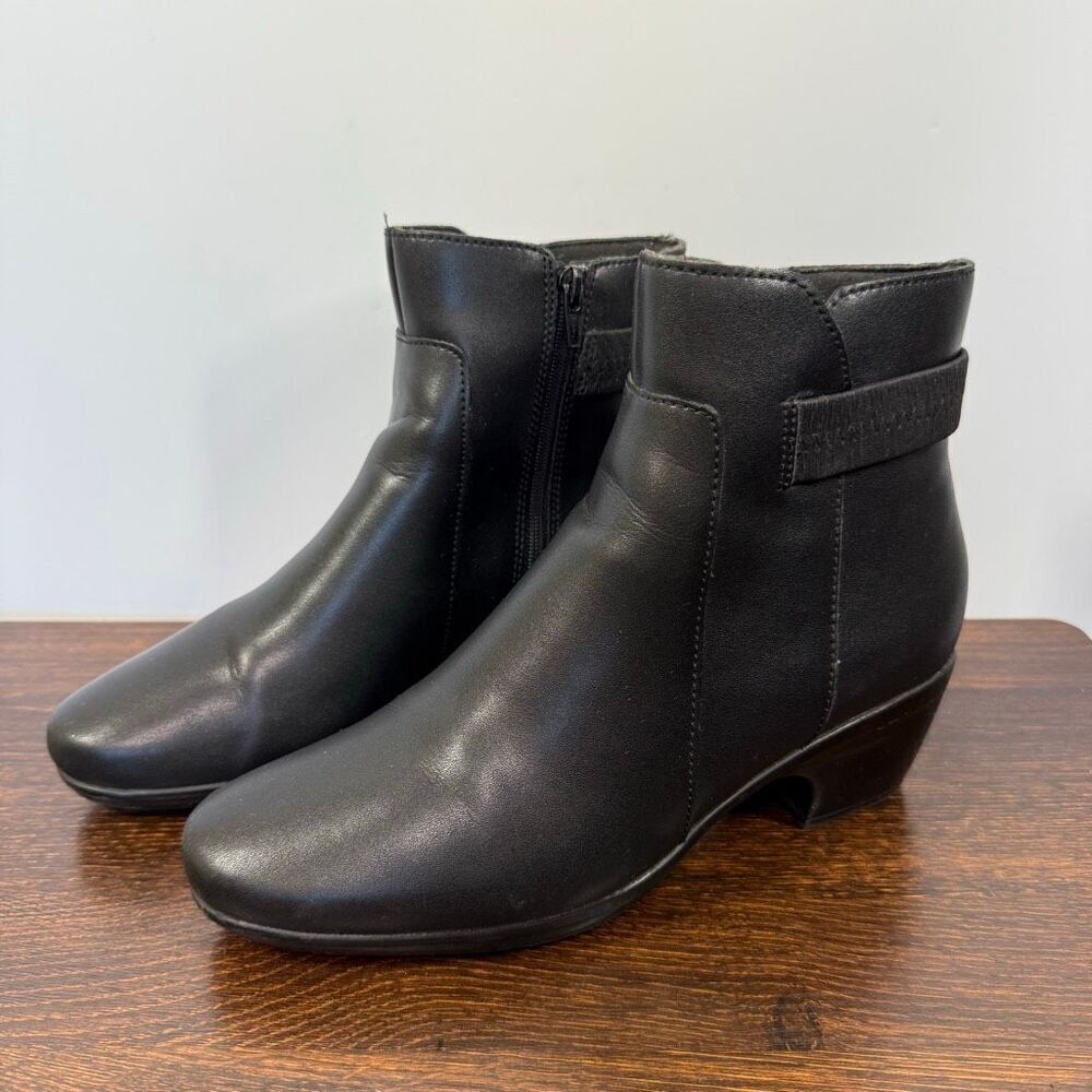 Clarks collection Women’s black side zip 2” heel ankle boot size 8.5